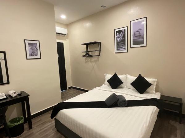 The Sky Inn : photo 1 de la chambre chambre lit queen-size avec balcon