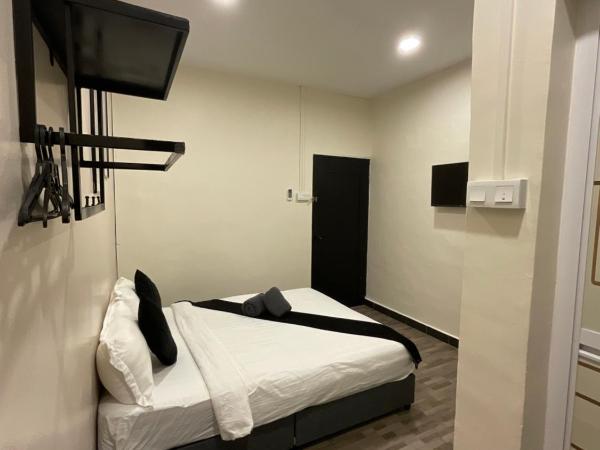 The Sky Inn : photo 3 de la chambre chambre lit queen-size avec balcon