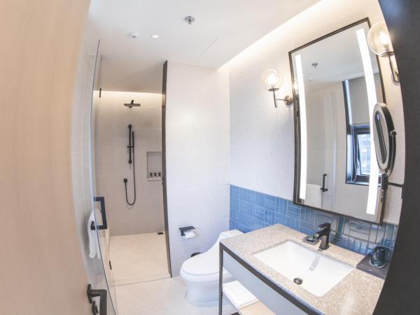 Four Points by Sheraton Shanghai Hongqiao : photo 2 de la chambre comfort guest room with two double beds