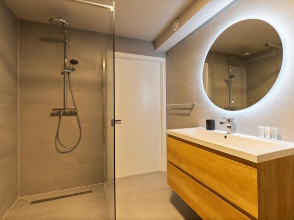 Midtown Hotel Royal Room : photo 6 de la chambre chambre quadruple supérieure 