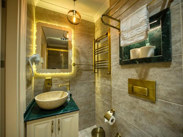 Mahhsen Mansion Oldcity : photo 3 de la chambre chambre triple avec salle de bains privative