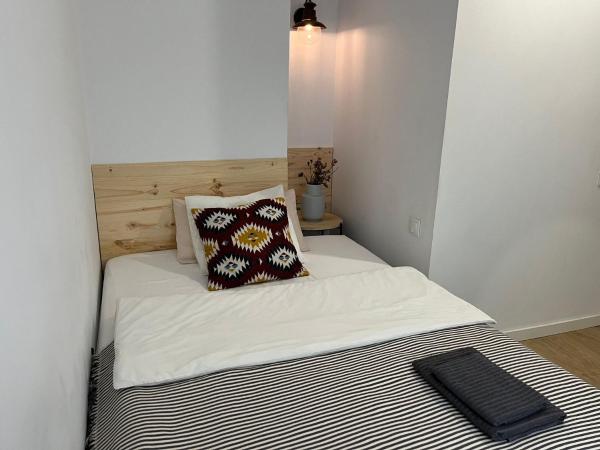 Hola Hostel Alicante : photo 1 de la chambre chambre simple avec salle de bains commune