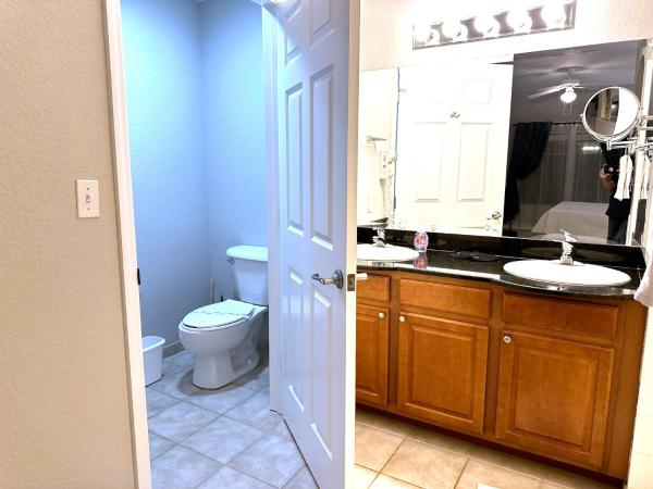 Star Wars-themed condo near Disney, Sea World, Universal and OCCC with pool, spa, restaurants, shuttle, and private balcony : photo 1 de la chambre appartement avec balcon
