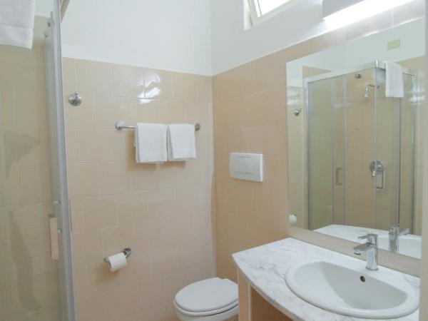 Villa Ravino Secret Retreat : photo 8 de la chambre studio avec terrasse et vue sur le jardin