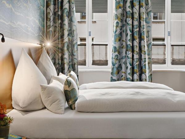 Hotel Deutsche Eiche : photo 1 de la chambre chambre double avec lit d'appoint