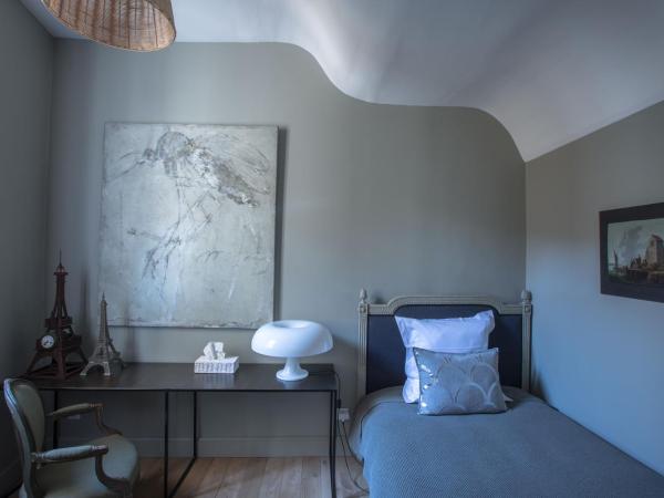 La Divine Comédie-Suites Deluxe : photo 8 de la chambre suite avec terrasse - vue sur jardin