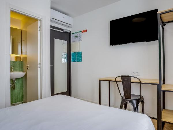 Hostellicious : photo 7 de la chambre chambre double avec salle de bains privative