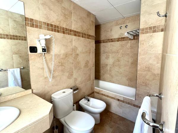 Carlos V Malaga : photo 7 de la chambre chambre double ou lits jumeaux