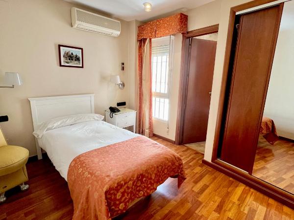 Carlos V Malaga : photo 5 de la chambre chambre simple