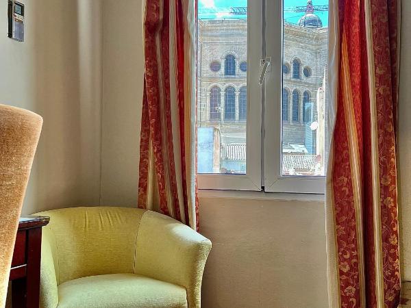 Carlos V Malaga : photo 9 de la chambre chambre double ou lits jumeaux