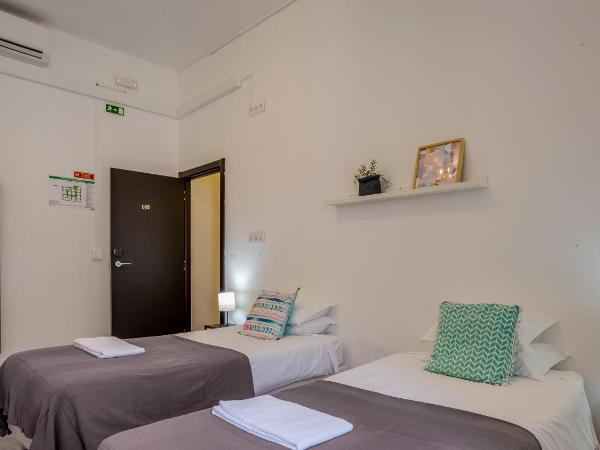 Hostellicious : photo 2 de la chambre chambre simple avec salle de bains commune