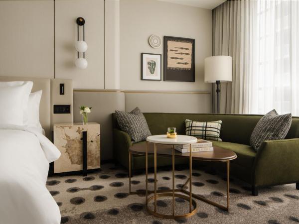 Four Seasons Hotel Toronto at Yorkville : photo 2 de la chambre chambre lit king-size supérieure