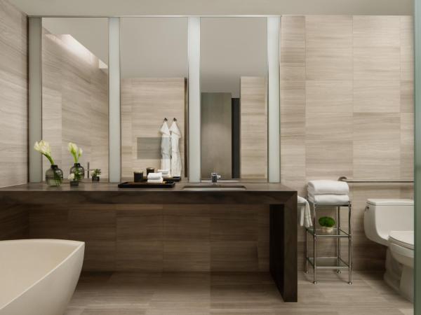 Four Seasons Hotel Toronto at Yorkville : photo 4 de la chambre chambre lit king-size supérieure - accessible aux personnes à mobilité réduite