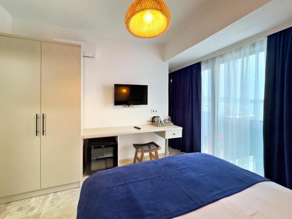 Nese Pension : photo 3 de la chambre chambre double avec balcon - vue sur mer