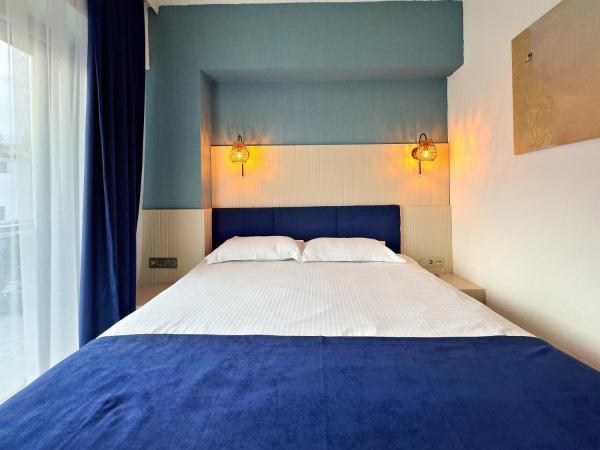 Nese Pension : photo 1 de la chambre chambre double avec balcon - vue sur mer