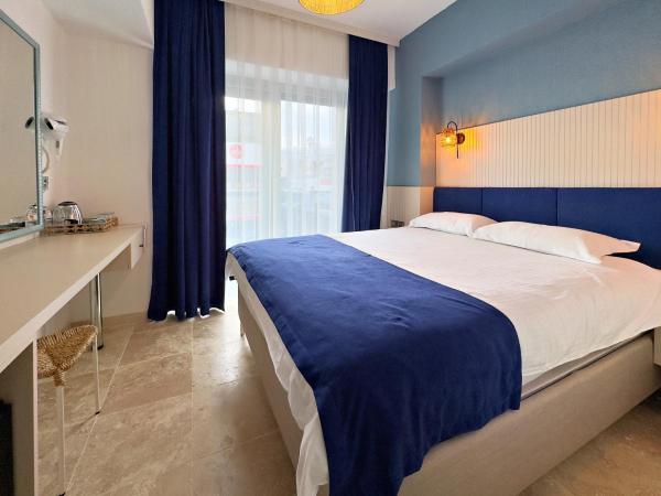 Nese Pension : photo 2 de la chambre chambre double avec balcon - vue sur mer