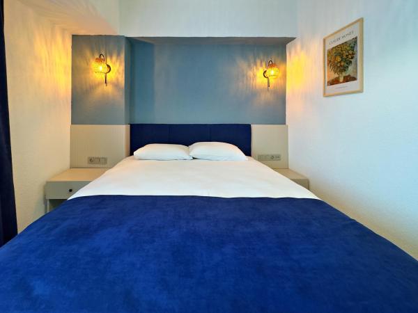 Nese Pension : photo 3 de la chambre chambre double avec balcon - vue sur mer