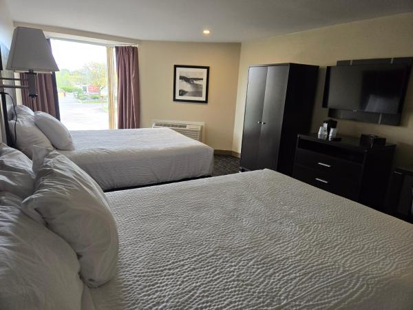 Ramada Plaza by Wyndham Niagara Falls : photo 4 de la chambre chambre avec 2 grands lits queen-size 