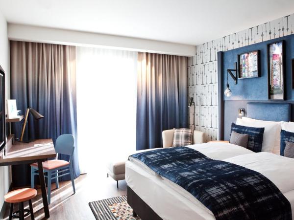 Hotel Indigo Berlin - East Side Gallery : photo 6 de la chambre chambre standard lit queen-size