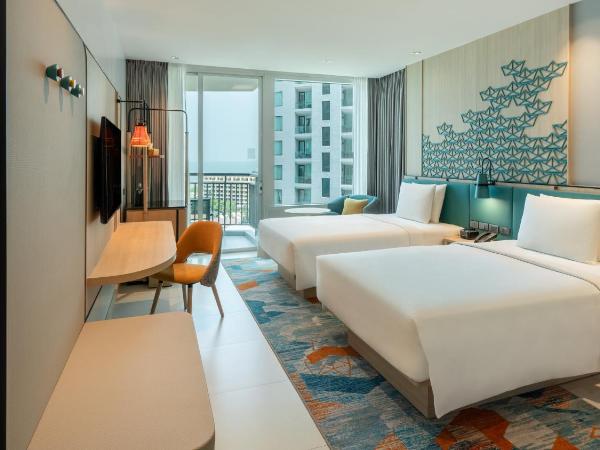 Holiday Inn Pattaya, an IHG Hotel : photo 1 de la chambre standard twin room with ocean view and bay tower