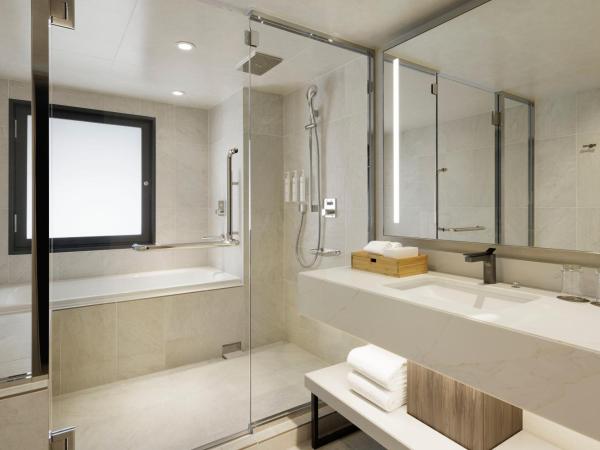 Courtyard by Marriott Tokyo Ginza Hotel : photo 2 de la chambre chambre d'angle premium lit king-size 