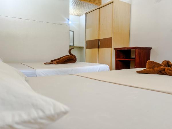 Lux Guesthouse : photo 8 de la chambre chambre triple standard avec climatisation