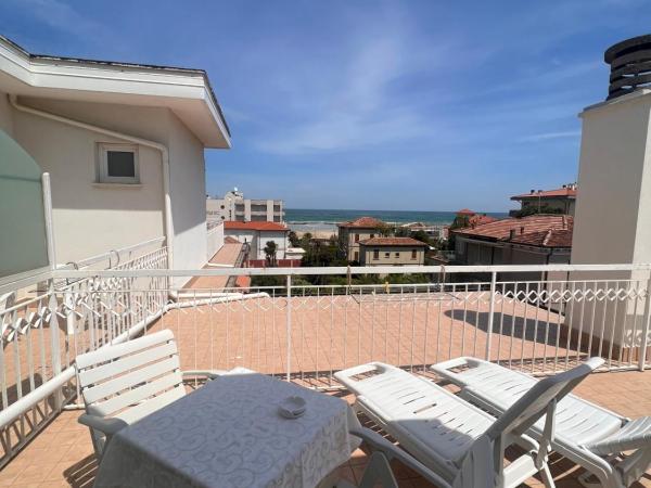 Hotel Villa dei Fiori - sul mare con piscina : photo 8 de la chambre chambre double - vue sur mer