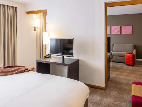 Novotel Bristol Centre : photo 2 de la chambre suite with one king bed and sofa