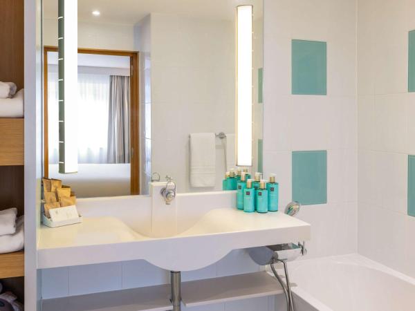 Novotel Bristol Centre : photo 3 de la chambre suite with one king bed and sofa