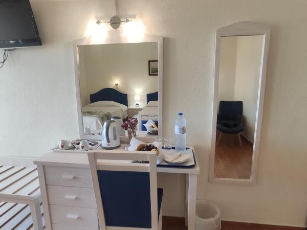 Aeromar Beach Hotel : photo 2 de la chambre chambre triple avec balcon - vue sur mer ou rivière