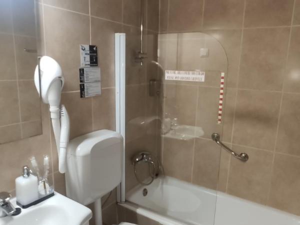 Aeromar Beach Hotel : photo 5 de la chambre chambre lits jumeaux supérieure avec balcon - vue sur mer ou rivière