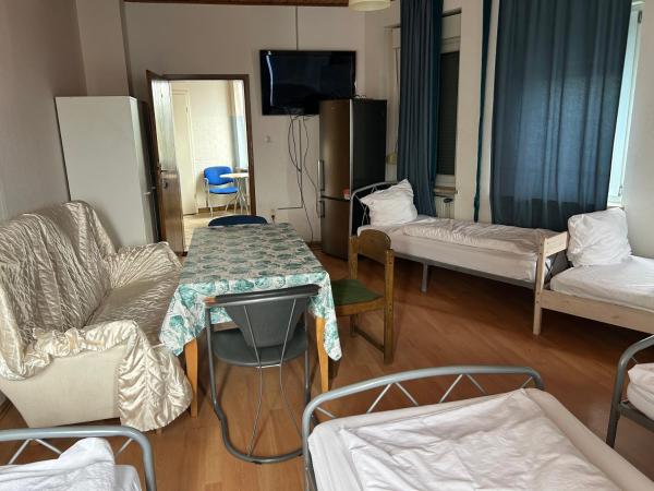 Pension Nürnberg : photo 3 de la chambre chambre familiale avec salle de bains commune