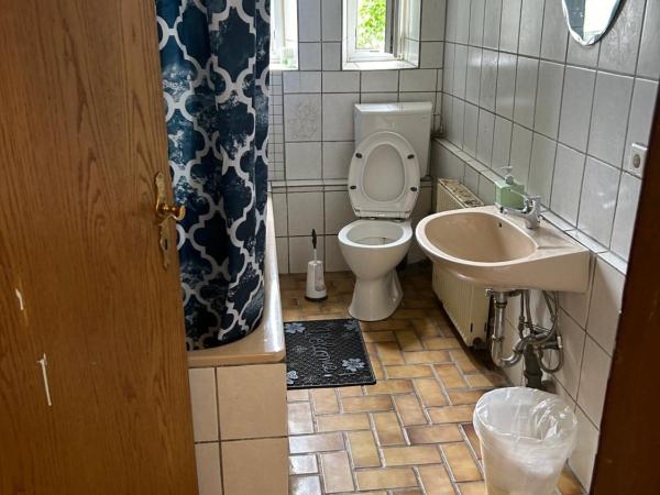 Pension Nürnberg : photo 5 de la chambre chambre familiale avec salle de bains commune