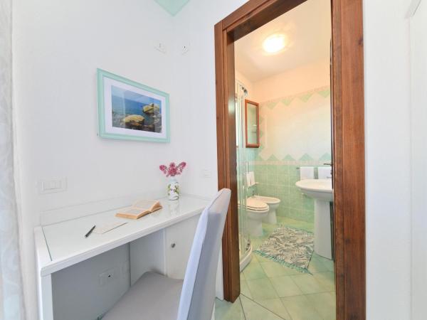 Villa Eleonora, un angolo di Paradiso ad Ischia : photo 10 de la chambre chambre double avec balcon - vue sur mer