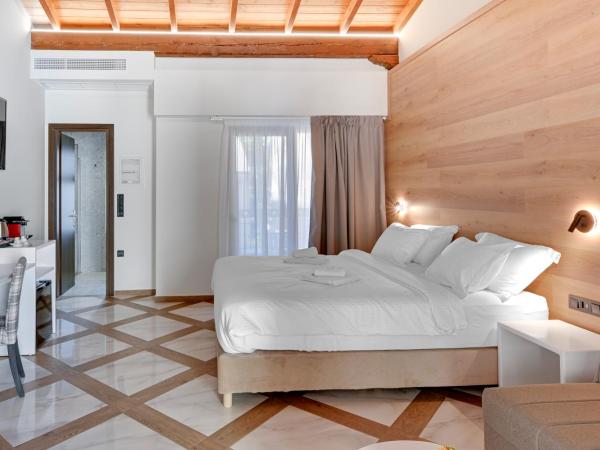 Z Inn Ioannina : photo 6 de la chambre chambre double – vue sur lac