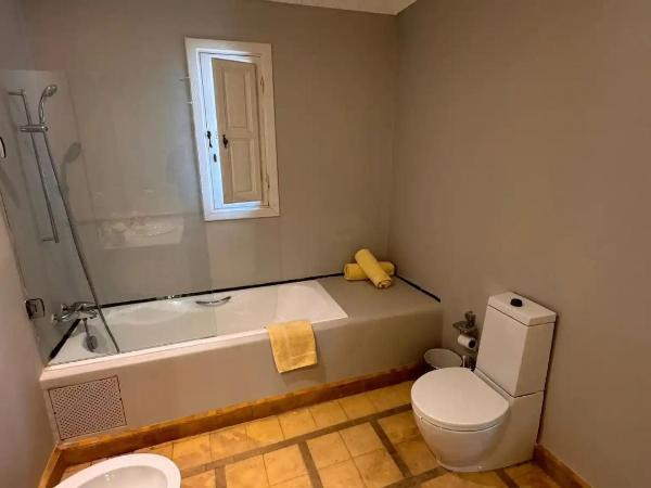 Villa Thaifa : photo 8 de la chambre chambre lit king-size - vue sur jardin