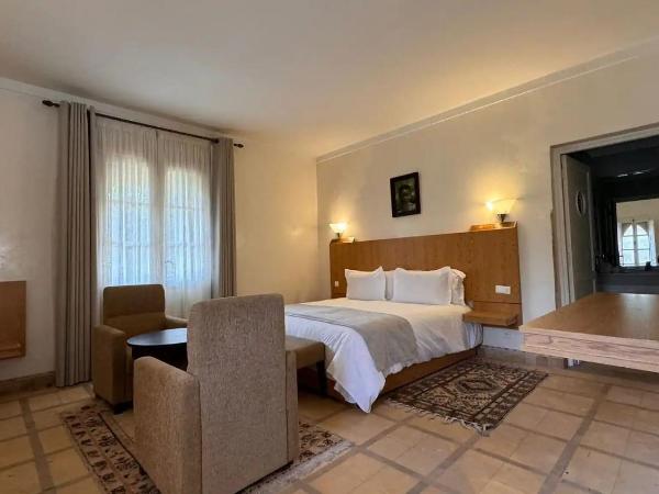 Villa Thaifa : photo 1 de la chambre chambre lit king-size - vue sur jardin