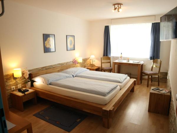 Hotel Paradis-Leukerbad-Therme : photo 8 de la chambre chambre double