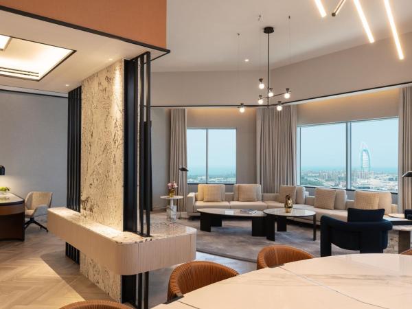 Sheraton Mall of the Emirates Hotel, Dubai : photo 2 de la chambre suite royale 1 chambre - accès au salon club avec petit-déjeuner, cocktails en soirée, boissons sans alcool et canapés