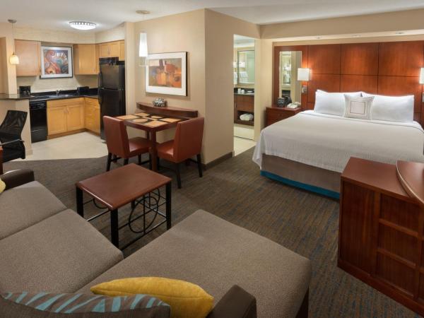 Residence Inn by Marriott Toronto Downtown / Entertainment District : photo 2 de la chambre studio lit king-size avec canapé-lit