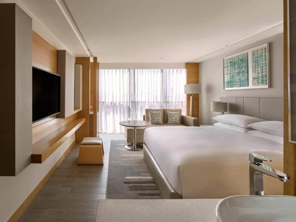 Kota Kinabalu Marriott Hotel : photo 2 de la chambre chambre lit king-size deluxe - vue sur ville