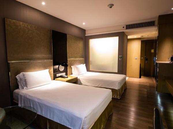 Holiday Inn New Delhi International Airport, an IHG Hotel : photo 5 de la chambre two twin beds standard-non-smoking pool view