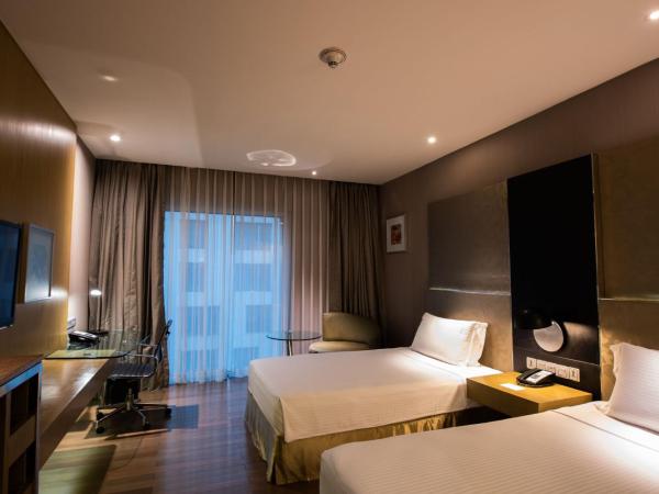 Holiday Inn New Delhi International Airport, an IHG Hotel : photo 6 de la chambre two twin beds standard-non-smoking pool view