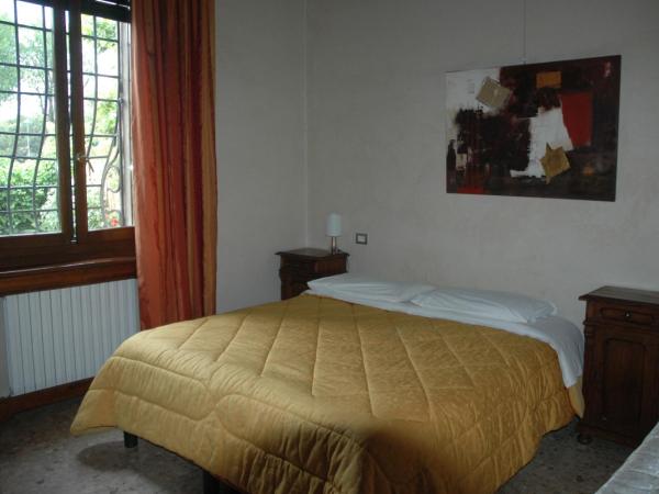 Le Maddalene : photo 1 de la chambre chambre triple avec salle de bains privative