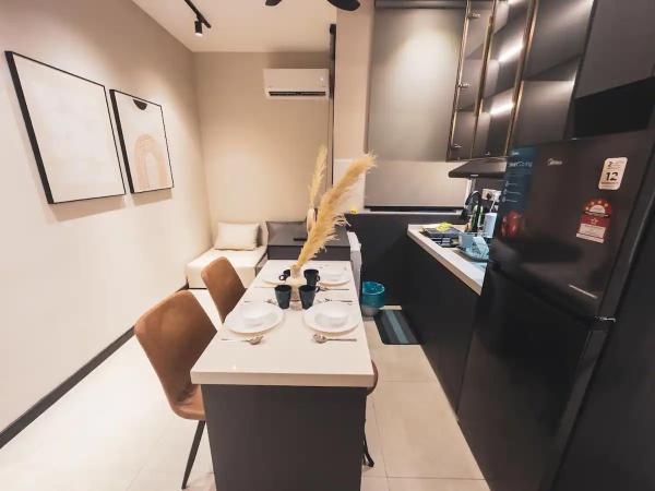 NeuSuite Cozy Studio by GUESTONIC : photo 1 de la chambre appartement 3 chambres