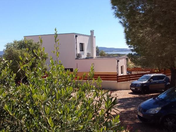 Gite de l'Etang proche des Grands Buffets : photo 2 de la chambre chambre triple - vue sur lac