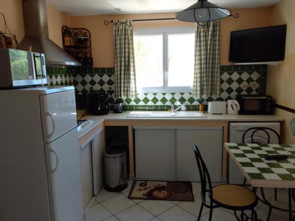 Gite de l'Etang proche des Grands Buffets : photo 6 de la chambre chambre triple - vue sur lac