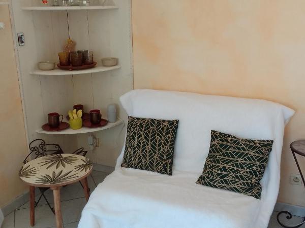 Gite de l'Etang proche des Grands Buffets : photo 8 de la chambre chambre triple - vue sur lac