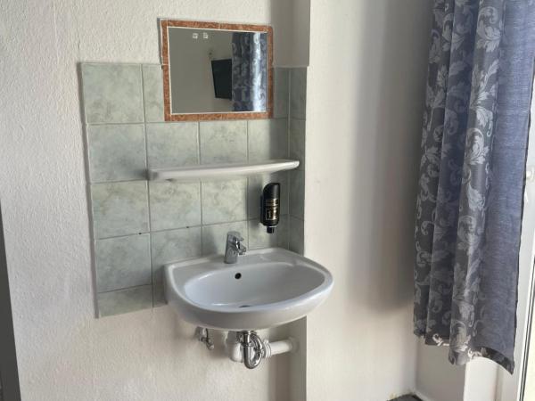 Hotel-Pension Adamshof : photo 2 de la chambre petite chambre lits jumeaux