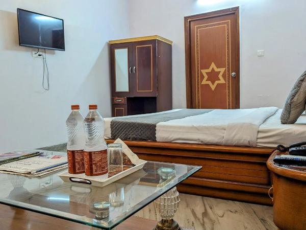 Hotel Lecston @Yashobhoomi Dwarka Sector - 25 metro station : photo 1 de la chambre chambre double